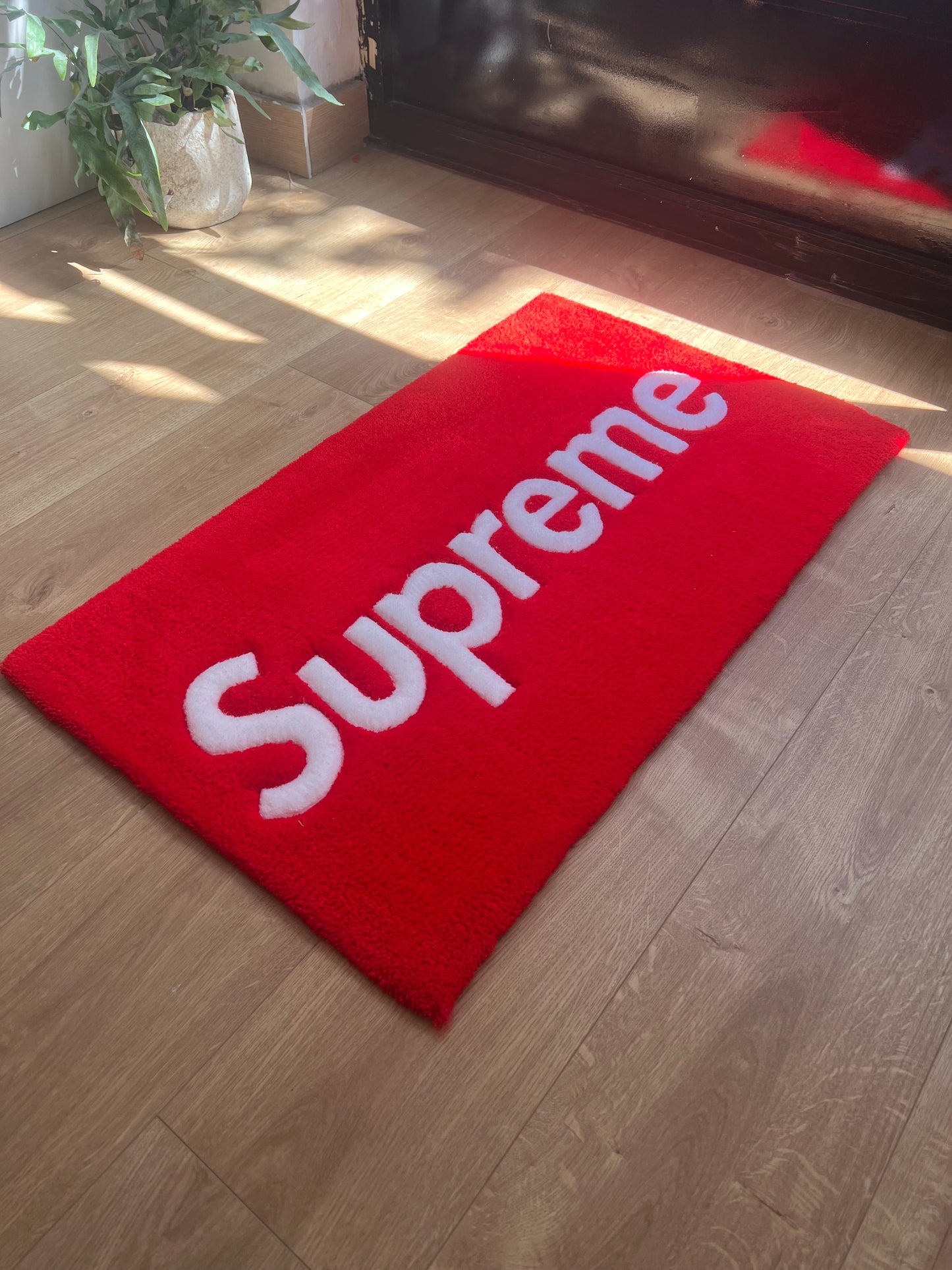 Supreme Rug 🔴